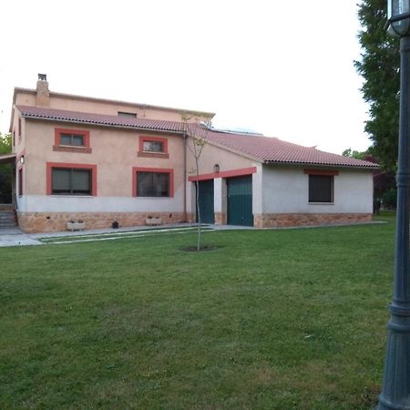 Casa Rural Las Tuyas En Segovia Palazuelos de Eresma Exterior photo