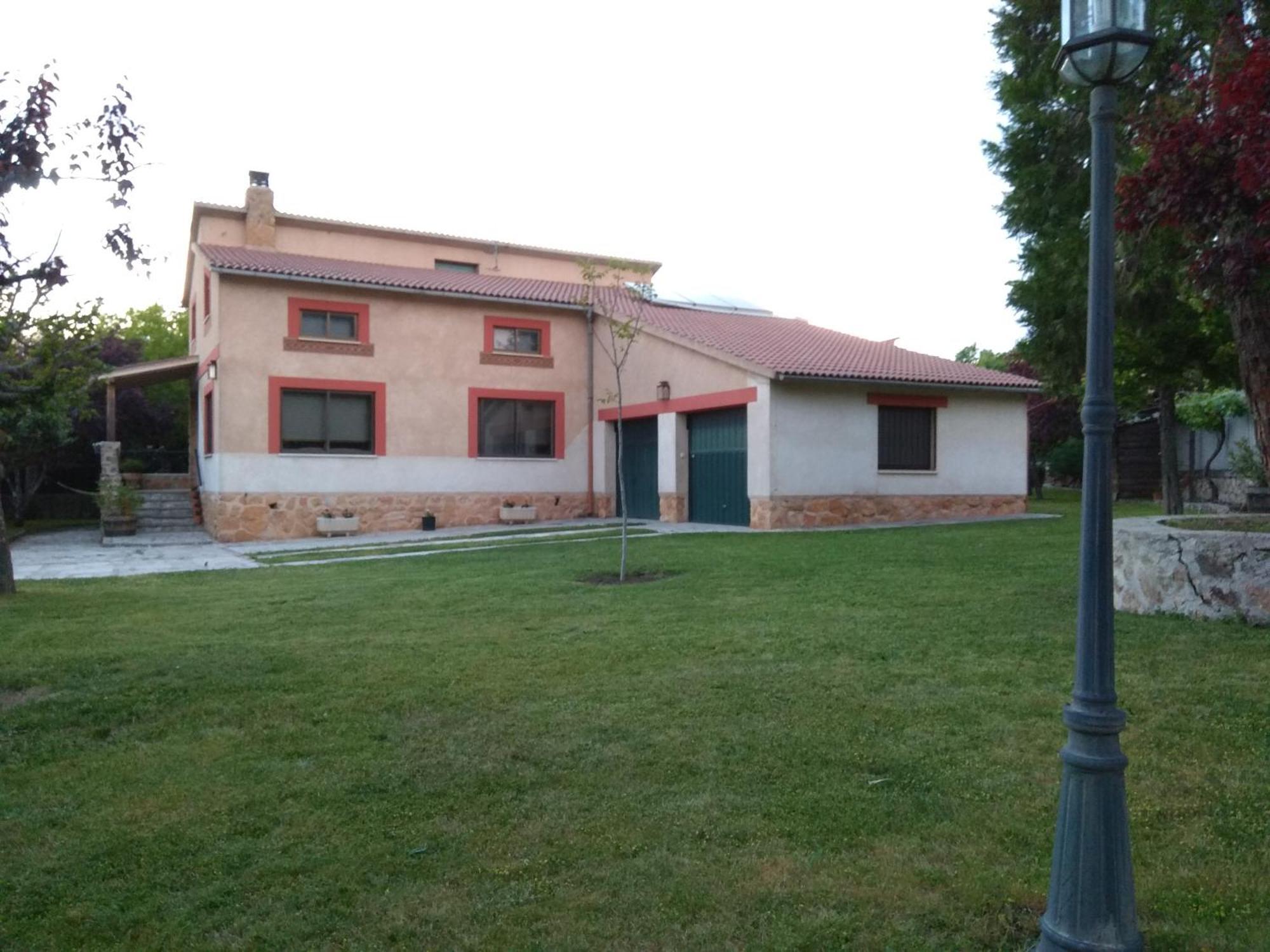 Casa Rural Las Tuyas En Segovia Palazuelos de Eresma Exterior photo