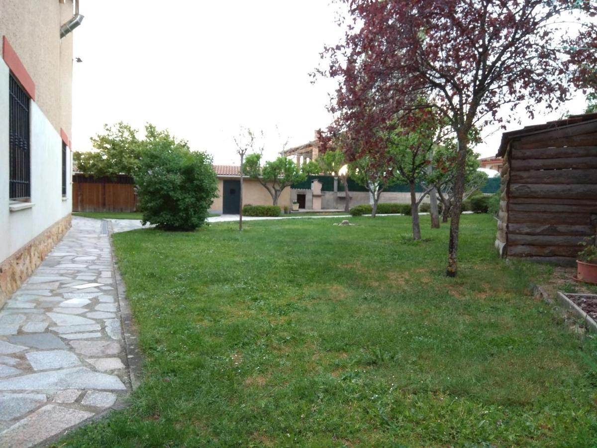 Casa Rural Las Tuyas En Segovia Palazuelos de Eresma Exterior photo