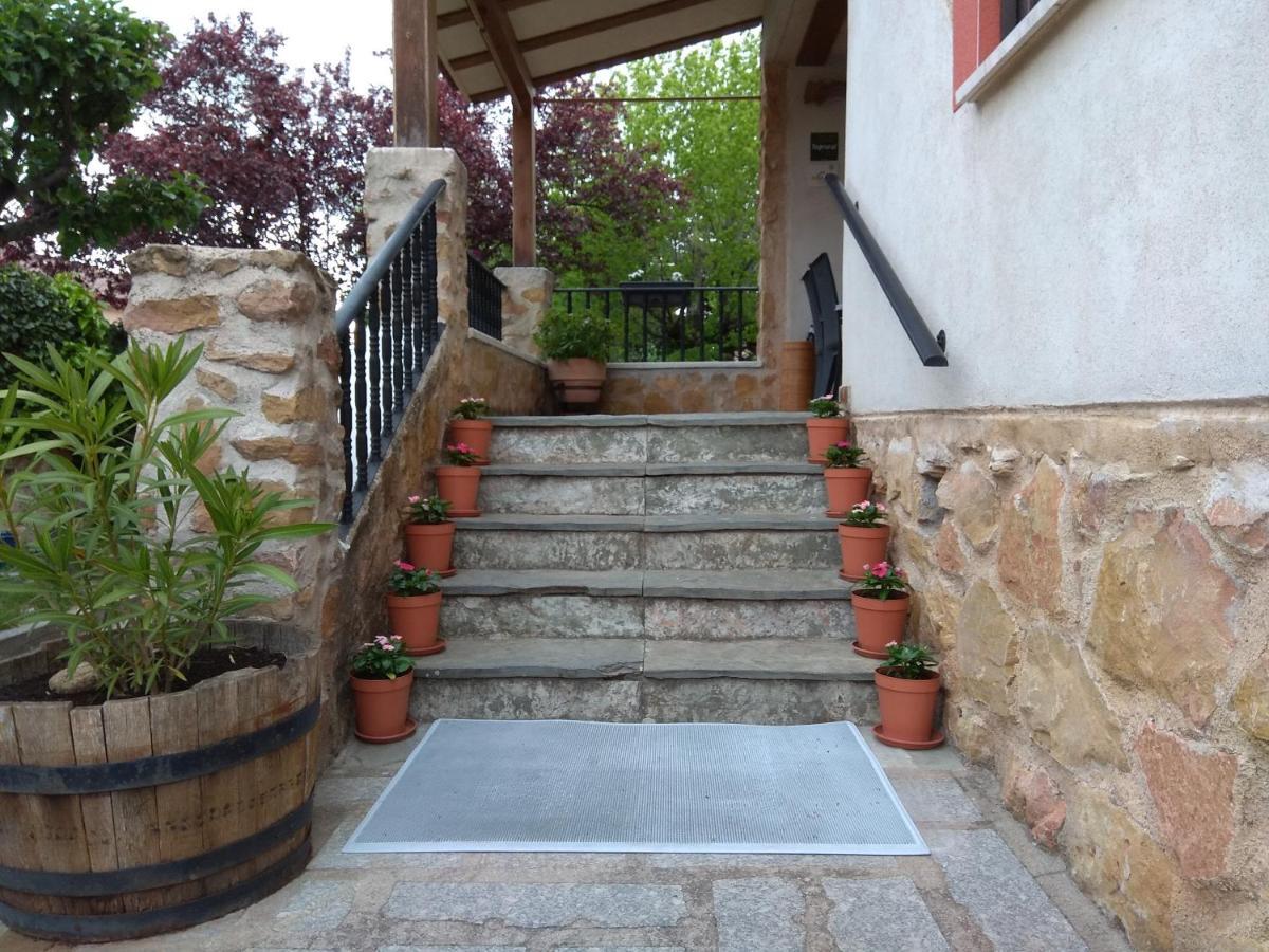 Casa Rural Las Tuyas En Segovia Palazuelos de Eresma Exterior photo